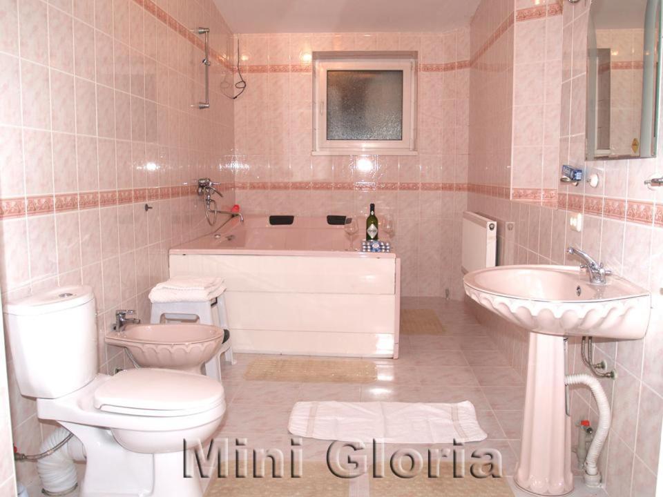 Gloria Mini-Hotel Chişinău Extérieur photo